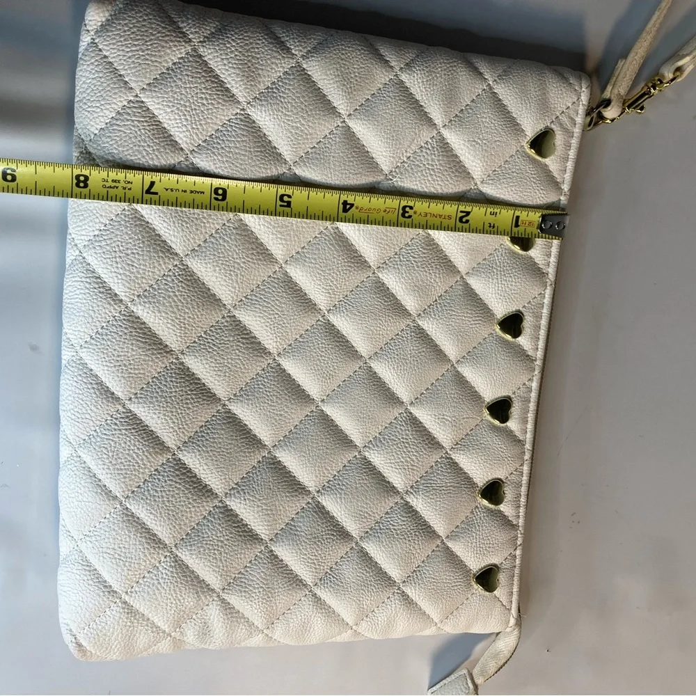 Betsey Johnson white quilted heart cosmetic make up travel bag